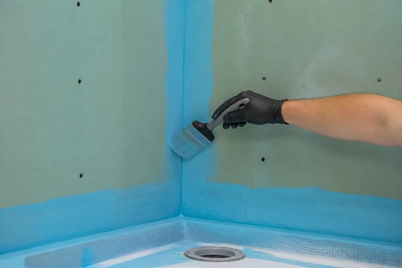 Étanchéité du placo avant de carreler en salle de bains